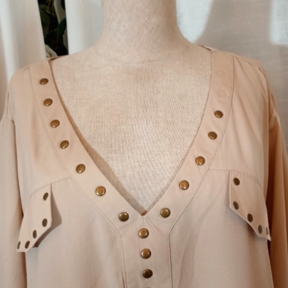 Heart Soul Studded Tab Sleeve V-Neck Blouse, 3X - Picture 3 of 9
